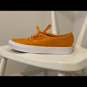 Vans Authentic Soft Suede Sneaker